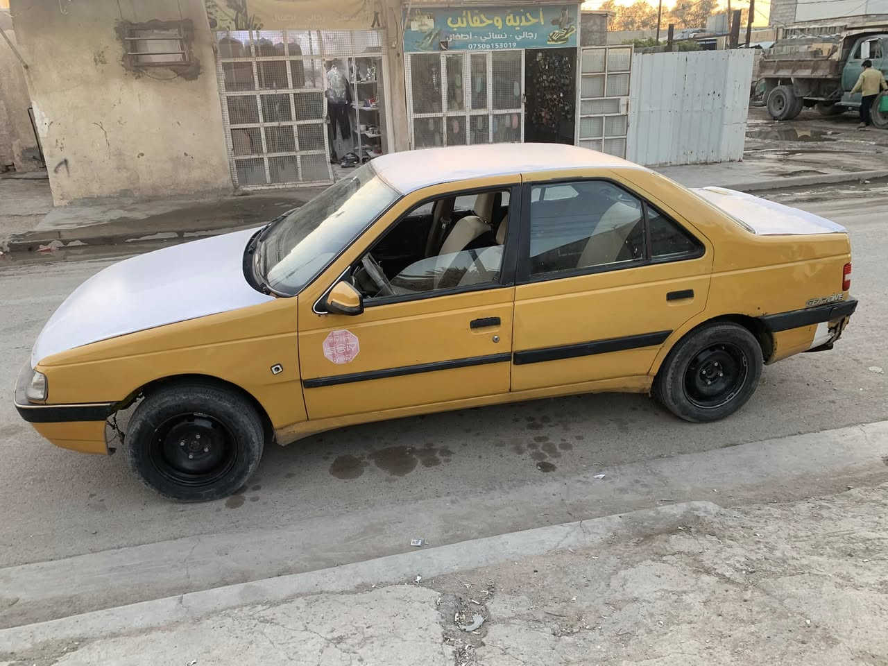 السلام عليكم بيجو لميس ٢٠١٣ سياره جاهزة كير ومكينه خير من الله مصفره هيئه رقم بغداد انكليزي تبريد نقص كمبريس 
دوشمه جديده سياره جاهزة كبل للشارع 
***********
السعر ٣٠ وبيه مجال قليل
