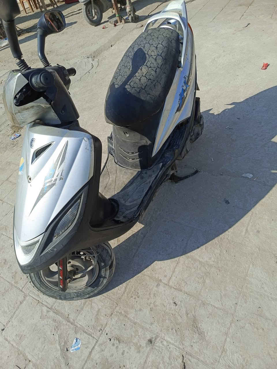 السلام عليكم دراجه ماكس 140 كامله مكمله نكره سلف كهربائيات كلها شغاله مكينه تخبل وخير من الله السعر 350
*********** الشعب
