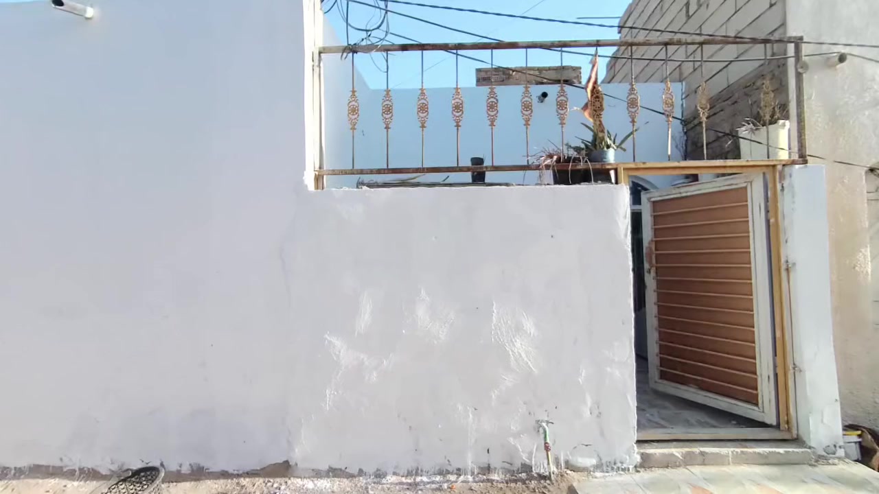 يالله
دار لبيع 100 متر بالبراكيه شارع المعمل قرب مدرسة الازدهار لبنات مشموله بالطابو
االبناء ابلوك والاساس والسقف طابوق
يحتوي على ٢غرف نوم واستقبال وصاله ومطبخ
يبعد عن الشارع تقريبن ١٥٠ متر وتوجد كافه الخدمات 
الاستفسار الاتصال
***********
***********
او مراجعة مكتب حيدر الزبيدي للعقار والمقاولات
عنوان المكتب بشارع المعمل قرب مدرسة الازدهار لبنات
