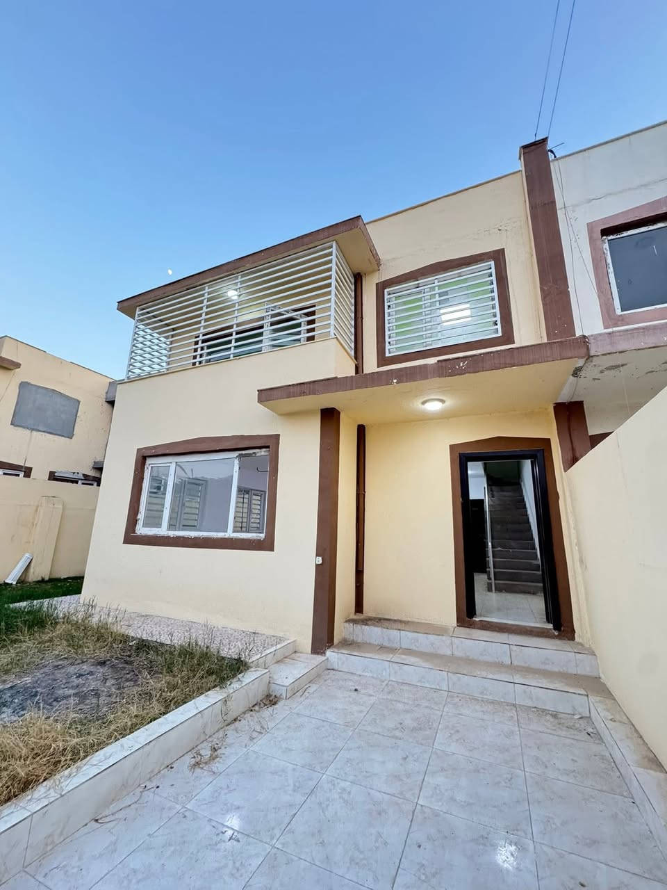 بيت للبيع في مجمع اوزال ستي Ozal City
المساحة :- 172م - طابقين 
3 غرف نوم | استقبال | مطبخ | مجموعة صحية | حديقة و كراج )
البيت نقدي بدون اقساط 
*********************************************
خانوو بۆ فرۆشتن لە ئۆزال ستی
ڕووبەر :- 172م - دوو نهۆم
3 ژووری نوستن | دیوەخان | مەتبەخ | گەرماو | باخچە و گەراج )
*******************
 ￼⁨
***********📞
***********📞
***********📞
عقارات باغى لاوان
