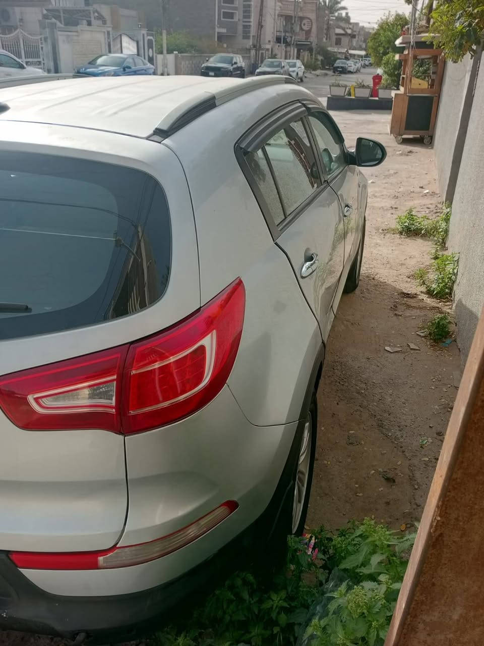 السلام عليكم مكلف بالنشر رقم صاحب السيارة 
***********
***********
كيا سبورتج موديل ١١  جاهزه من كلشي كير محرك صدر تبريد شاشه كاميرة حساسات مكينه ٢٤٠٠ رقمها انكليزي اربيل للبيع او للمراوس بغداد, العراق
