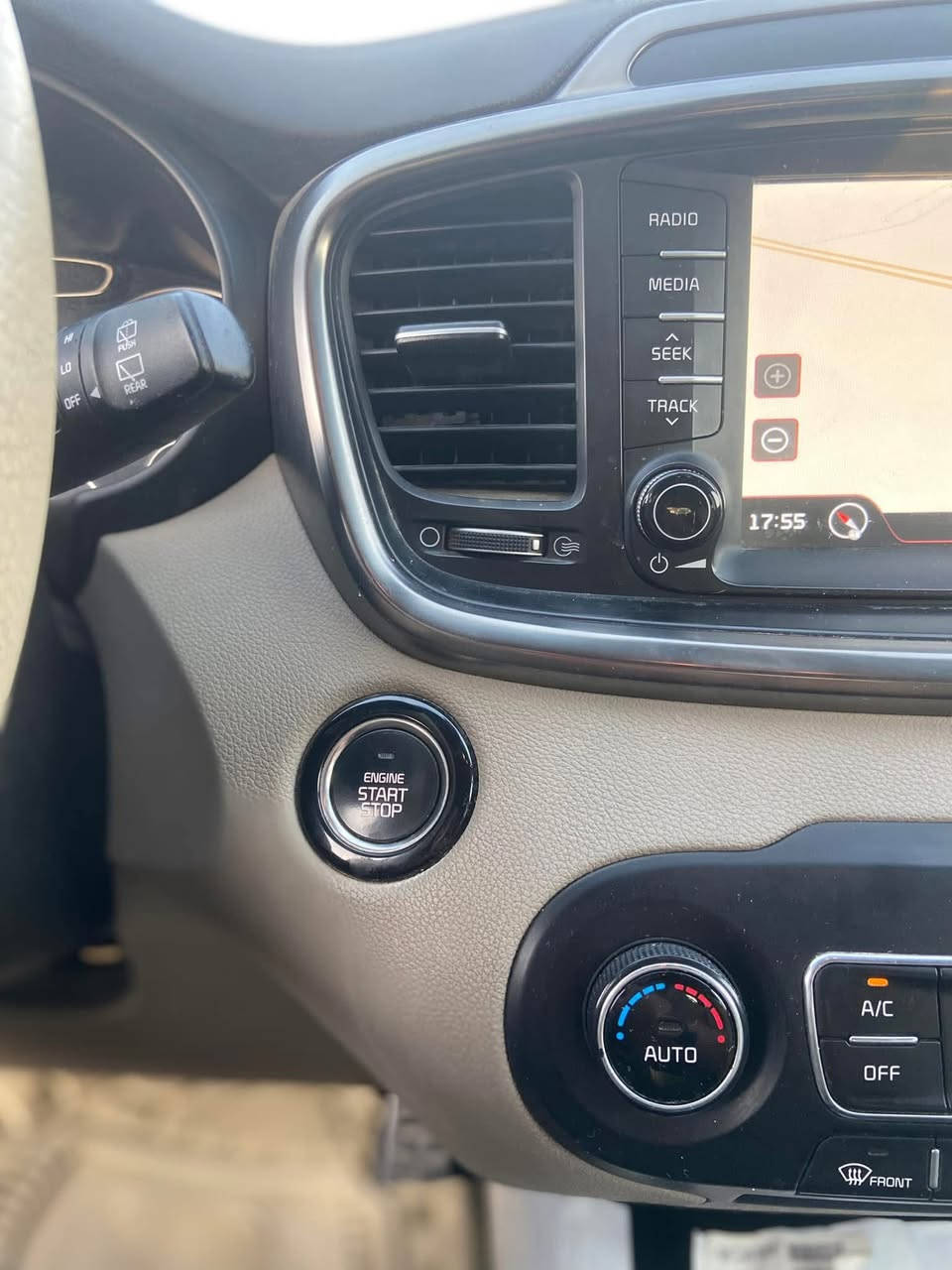 السلام عليكم
سورنتو للبيع او مراوس بتاهو 2022 برايمير مع الفرق 

سنة الصنع :2020

المواصفات :

كشافات زنون 

حساسات امامية

حساسات خلفية 

شحن واير ليس 

شاشة كار بلي & شاشة ديجتال 

لايت ناصي زنون وعالي زنون 

ويل كروم 

مودات قيادة : Comfort , Smart ,Eco ,Sport

كروس مثبت سرعة 

تحكمات ستيرن جهتين 

شاشة لمعرفة الڤان

تبريد بيانو  

7 كراسي 

6سلندر 

شاشة ترحيب 

مسند خلفي وسطي 

كاميرات خلفية 360 درجة 

صندوق كهربائي

لوحات : بابل 

وبعد هواية مواصفات متوفرة بيها 

الحادث او الصبغ : 

فقط البارد يم باب السايق الي مأشر علية 

السعر : 

$27,000

وقابل للتفاوض 

للاستفسار الاتصال على الارقام:

***********

***********
