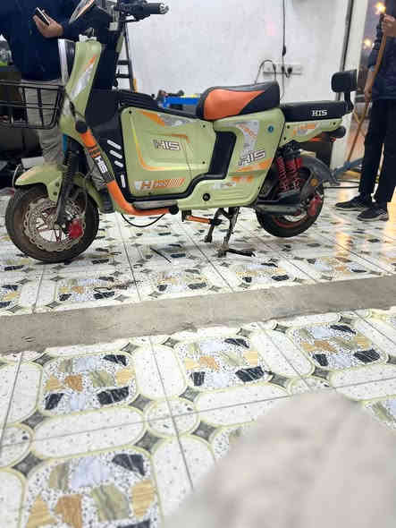 توفر دراجة شحن h900نضيفه صار شهر ونص من شتريته بطاريات نضيفات فول  مرايات جدد بارحة شتريتهن نضيف تجي تاخذة ع الفحص سويجين وبصمتين وكارتات ثنين ويا كامل ملحقات تواصل واتساب العنوان الوجيهية قرية حربتيلة***********
