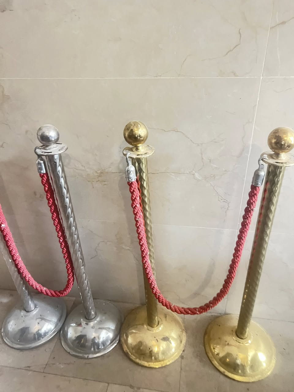 غراض مستخدمه للبيع
ثلاجه كرافت بيه ليك ب ٢٠٠ الف 
شياش كلش نظيف ع ٧٥٠ الشيش اصليات 
عجانه طحين ب ١٠٠ الف 
ستاند تشريفات مال دخوليه ب ١٠٠ الف ٤ 
سندانه فوم ضد المي بيه زرع عندي كميه ٥٠ سندانه الي ياخذه شلع احسبه ب٤٠ الف 
مكينه مال لبن ٥٠٠ الف 
براد مال لحم شركة الزان ب ٢٢٥٠ 
مكينه قهوه كاسيدو ب١٥ ورقه 
طاحونه بن اسبانيه ب ٢٠٠ الف 
***********
