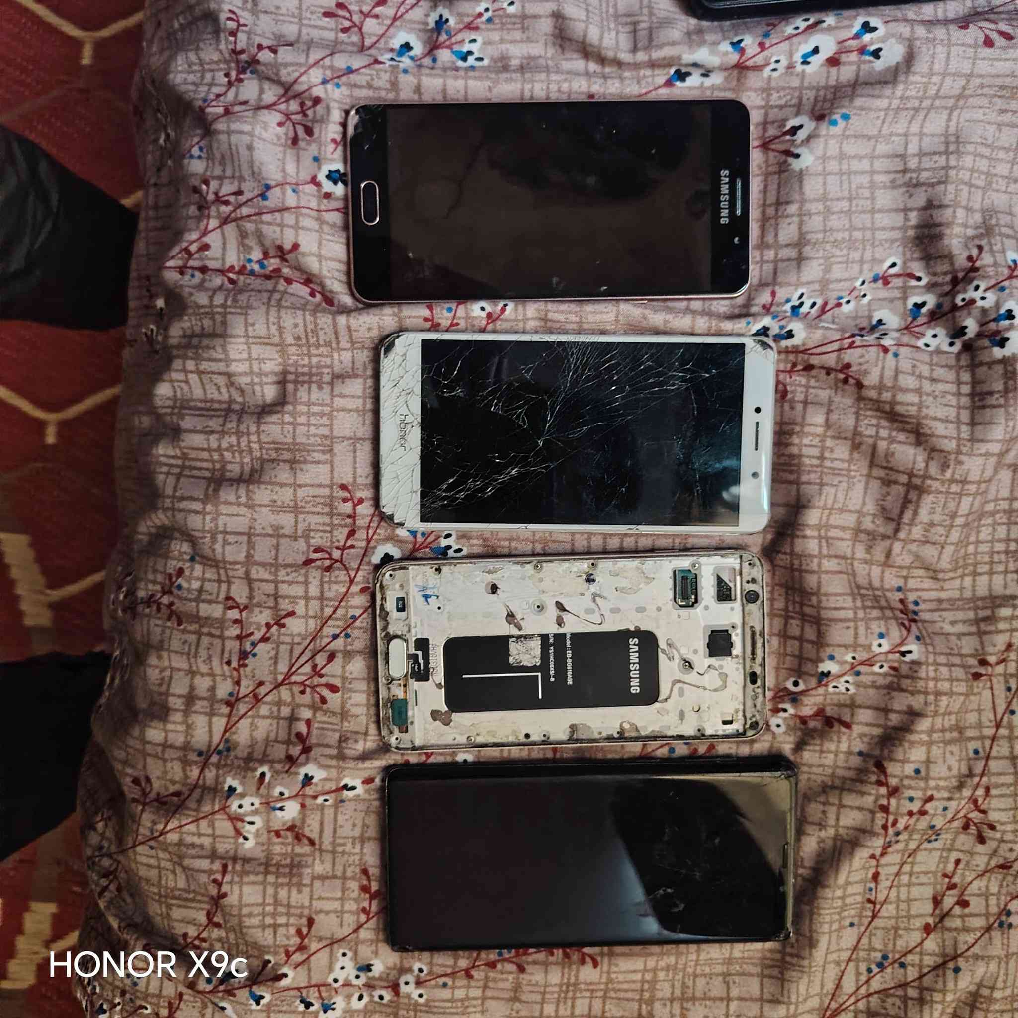 سلام عليكم  اجهزه فحم للبيع فحم فحم نقص شاشات  وضهر قفل قفل قفل الواحد على 15 ابيع شلع ما ابيع مفرد ب 60قفل قفل ***********
