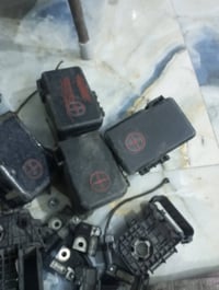 رأس باتري مع القبق مختلف أنواع السيارات كمية مفتوحة شكد تحتاج أكو 0783...