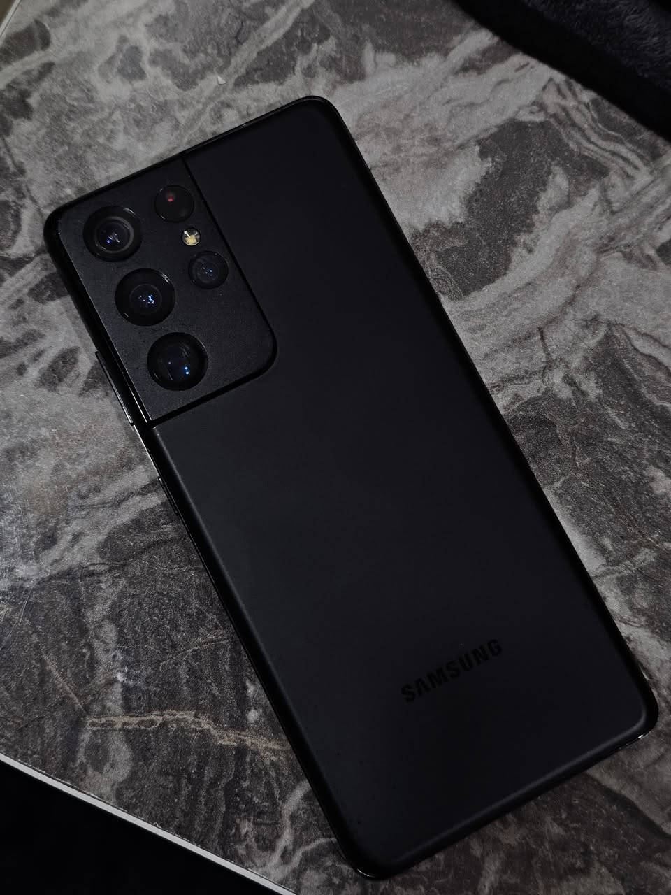 السلام عليكم عندي اس 21 الترا (شرق اوسط) ذاكرة 256 ..
كارتونه ضايعه جهاز شخط مابي اخو الجديد بس مشكلته حدثت الجهاز والكامرة x1 كامت متركز على البعيد بس القريب اما باقي الكامرات كلشي مابيهن 
سعرة 375 الف 
الرقم: ***********
عنواني بغداد الدورة
