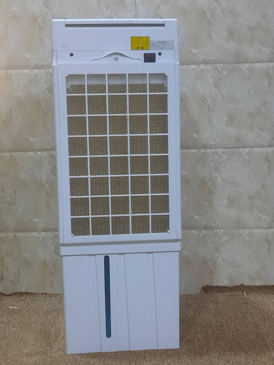 للبيع :مبردة شحن متنقلة بحالة ممتازة (شبه جديدة)

 مبردة عملية كلش تفيد للغرف والمساحات الصغيرة، مستخدمة لموسم واحد فقط وبحالة نظيفة جداً وجديدة.
المميزات:
 نظام شحن: المبردة بيها بطارية شحن، يعني إذا شحنتها تشتغل بدون كهرباء لمدة توصل لـ 4 ساعات.
 تبريد مزدوج:تحتوي على خزان ماي تگدر تعبيه حتى تنطي برودة عالية، وبنفس الوقت تكدر تشغلها بدون ماي كمروحة عادية.
 التصميم: مزودة بليف كارتوني، طولها تقريباً متر، وحجمها مناسب وصغير للأماكن والغرف.

 المبردة كاملة مع الجروخ والشاحن مالتها، وجاهزة للاستخدام فوراً.
السعر :180 ألف دينار.
مكان: النجف - الكوفة - حي ميسان - نهاية شارع الكيات.


**إذا كنت صاحب هذا الإعلان وتريد حذفه لأي سبب، رجاءا أرسل رسالة إلى الدعم الفني**