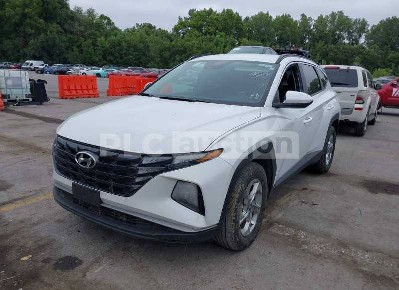 السلام عليكم توجد توسان موديل24 اللون ابيض وارد امريكي مكفولة رقم بصره باسمي مكانه  الناصريه سعر 195 وبيه مجال بسيط الاتصال على الرقم الهاتف ***********
