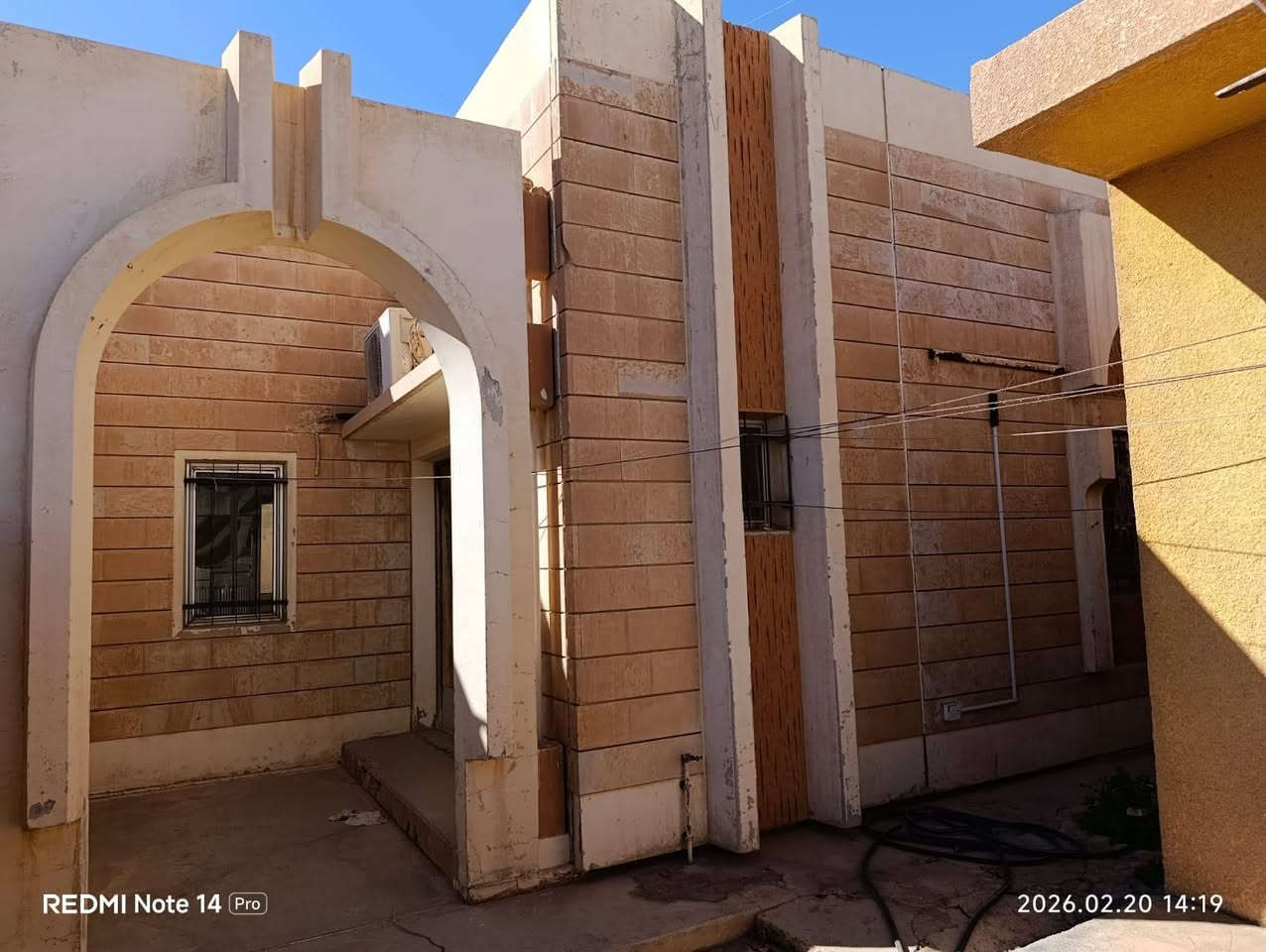 بيت للبيع  درجة (2 ج) مع مشتمل
العنوان: راوه الجديده قرب سوق راوه الجديده واسواق النخيل يتكون من : 3 غرف نوم + غرفه بناء في السطح هول + خطار + مطبخ + صحيات2+ 2 منور + 1 سطح والمشتمل 3غرف +حمام 2
السعر:120,000,000
للاستفسار الاتصال على ***********

