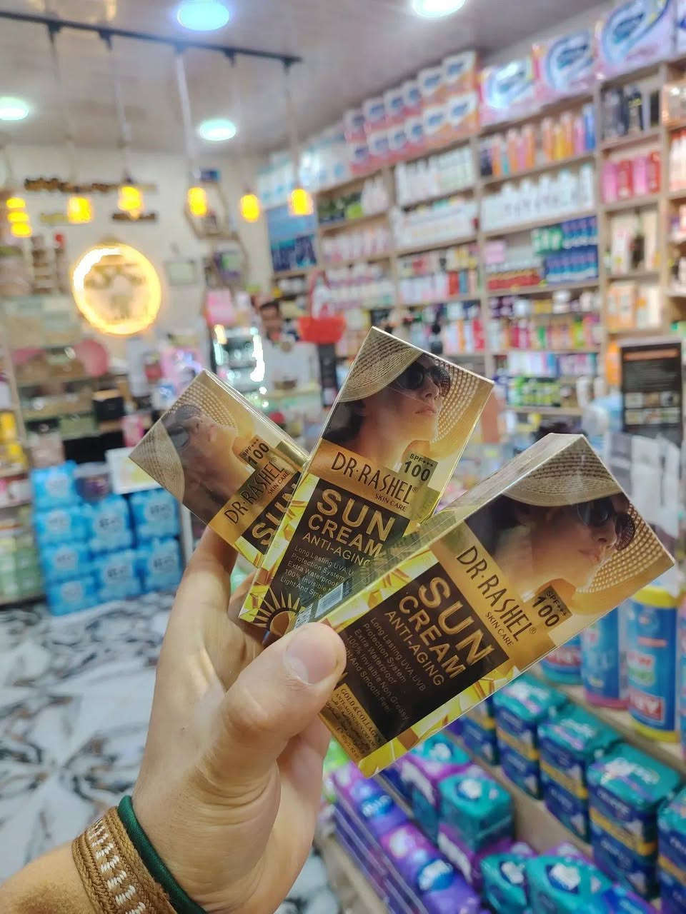 #برمسيو_هبااااااااال_سعر_85الف_فقط_للعلبة🤩 
👑 مملكة مريم للمكملات غذائية و زيوت طبيعة   👑
😍#واقي_الشمس_Dr_Rachel_الاصلي 💯🤩
🪩 Dr.Rachel Sun Cream Original 💯100 Spf
♦️كريم واقي شمس دكتور راشيل (Dr. Rashel) بخلاصة الذهب والكولاجين المضاد للشيخوخة بعامل وقاية مرتفعة
✅نسبة حماية من اشعة الشمس بنسبة عالية 
✅مضاد للتجاعيد والشيخوخة المبكرة
✅مناسب لجميع أنواع البشرة. 
#توصيل متوفر لجميع الولايات
#لطلبالاستفسارات رسلونا علي خاص او اتصلو علي رقم 0699097739


**إذا كنت صاحب هذا الإعلان وتريد حذفه لأي سبب، رجاءا أرسل رسالة إلى الدعم الفني**