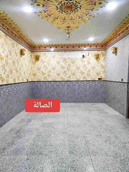 دار للبيع النجف الاشرف شارع علكم الشبلي مباشره المساحه الكليه 300متر تحتوي على ثلاث  غرف وصاله ومطبخ واستقبال وحمام داخل وخارج وسويت وكراج وحديقة ومحلات تجارية عدد ثنين بناء درجه اولى السعر 115مع المجال للاستفسار الاتصال او المراسله على الخاص ***********
