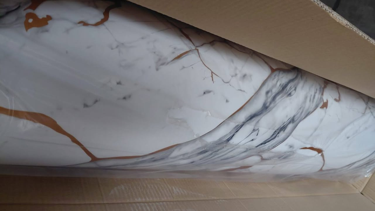 السلام عليكم يوجد رخام لاصق ذاتي يوجد كافه الاون  يوجد توصيل فقط لجمله بسعرالرواه  ٨لاف ***********
