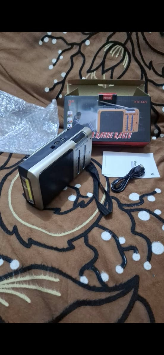 السلام عليكم اخواني راديو صغير جيبي جديد بالكارتون اربع موجات مع FM مع كيبل شحن ويشتغل بيه لايت جانبي السعر ٢٠ الف الاتصال ***********
***********

