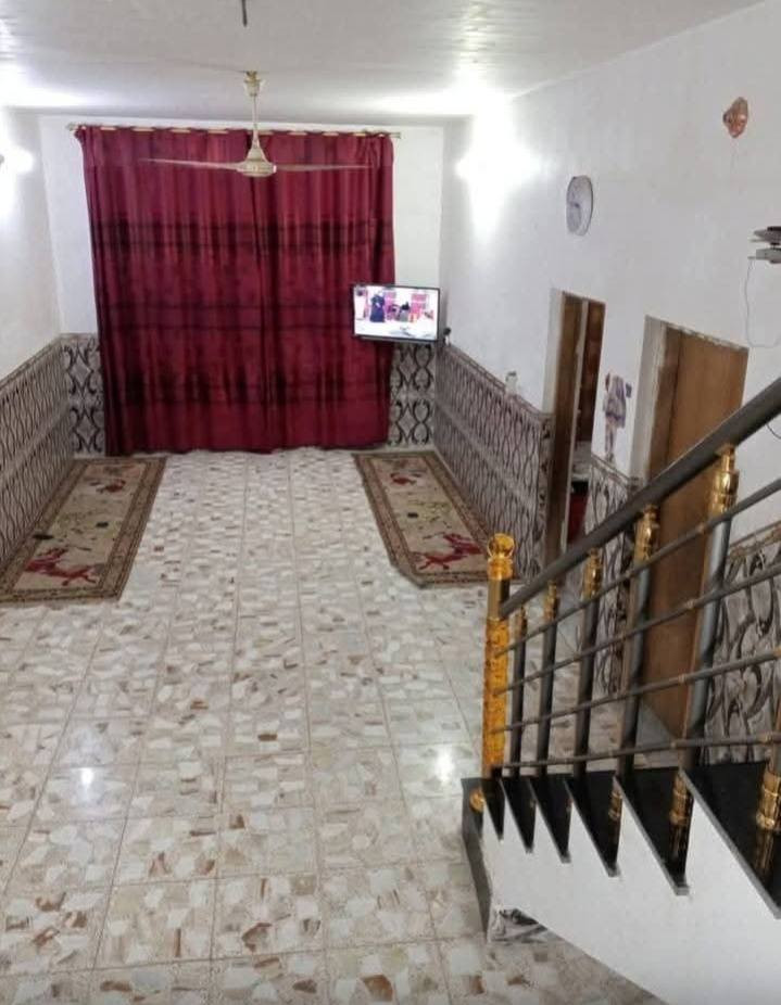 سلام عليكم بيت في المعامل السياحي البيت نضيف وبي قطعه ارض و ستقبال وبي غرفتين وبي هول مساحته 11 متر و مساحت البيت 450 البيت نضيف بناء حديث سعر البيت خاص على هاذا الرقم 👈 ***********👉 هاذا الرقم الستفسار
