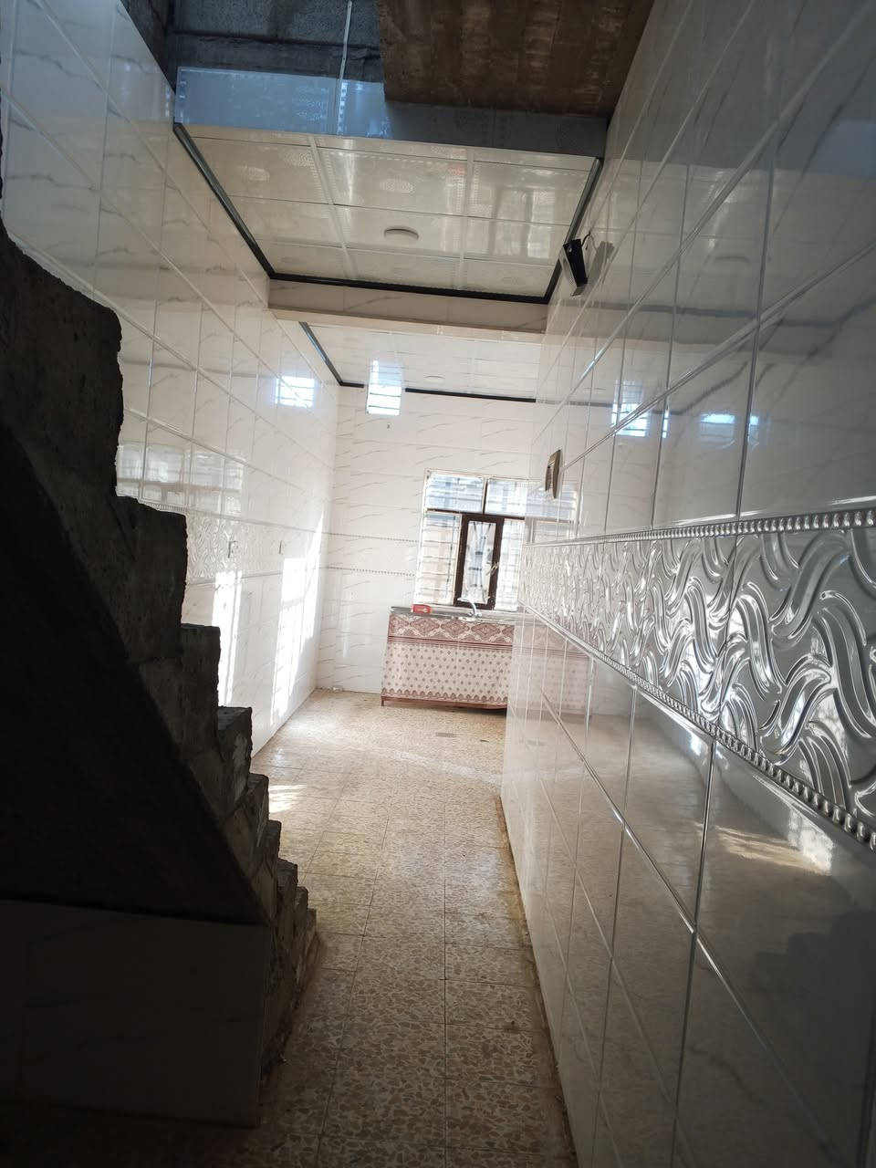 الدار للأيجار
المنطقة حي السماح ال 90 قرب مدرسة صناع الحياة 
المساحة 100 متر 
الملاحظات طابق واحد غرفة وهول واستقبال ومطبخ وصحيات 
للأستفسار الاتصال بالرقم *********** و ***********
