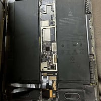 ايباد برو ام1 • 11 انش • قطع غيار