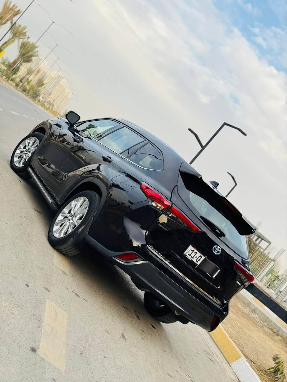 السلام عليكم للبيع TOYOTA
هايلندر هايبرد
وارد امريكي
موديل 2022
رقم بغداد
مواصفات ليمتيد
اللون خمري مميز
مكينة حجم 2.5
كشنات جلد VIP منفصل
بردات خلفيه بلادي
شاشة كبيرة
صاج ملكي
سلايد
نظام دخول ذكي
كامرة 360 درجه محيطية
الباب الخلفي كهرباء
هواية مواصفات بيها مفولة
ملاحظة ( حادث السيارة جانبي تبديل بابين نفس اللون 
وصبغ قمارة وجاملغ ايمن امامي وجاملغ خلفي ايمن فقط ) 
السعر 28,300 $ وبيها مجال 
للاستفسار ☎️ *********** بغداد, العراق
