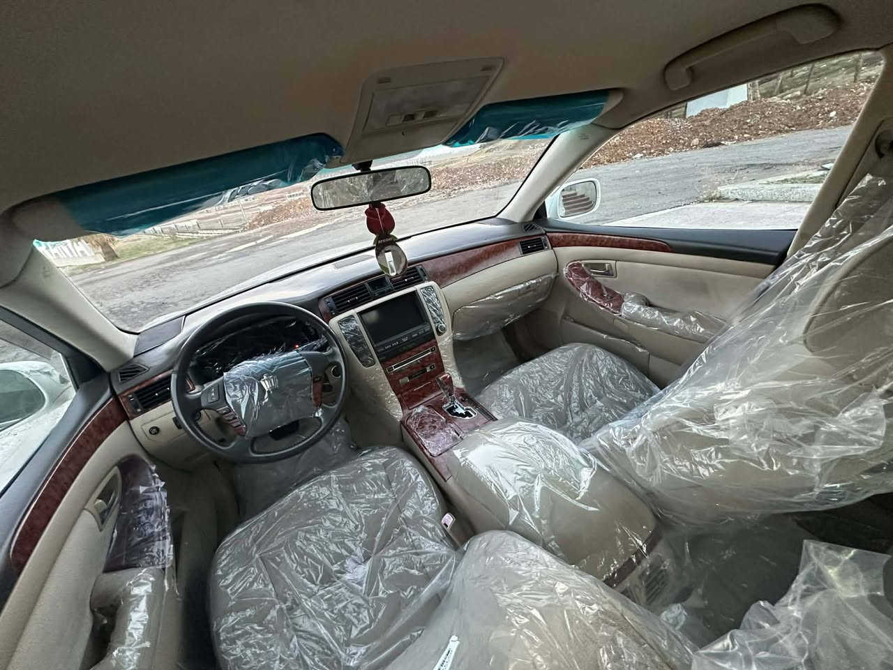 شاهينه براوه بل پاكه ت 2005📦
١٨٢ ناوزه رد ٢ دوودووگمه 
٤٤ هه زار عه قيقى رؤيشتوه 
داژبول ره قه م يه ك جوانه 
سوكان ليگزيز وه ك ئاوه سوكانى
وه ك ساخ نه بوو نه ته وئ
سه قف و لاشه ى وه ك شوشه يه
كامل مسروف هه موو گيانى به شه رت
جركه ى تيدانيه گه رمى ساردى هه مووى بستراوه
به س ليخورى ئه وئ ماءشاالله
 
سعری 48

شوين رانيه : ***********
