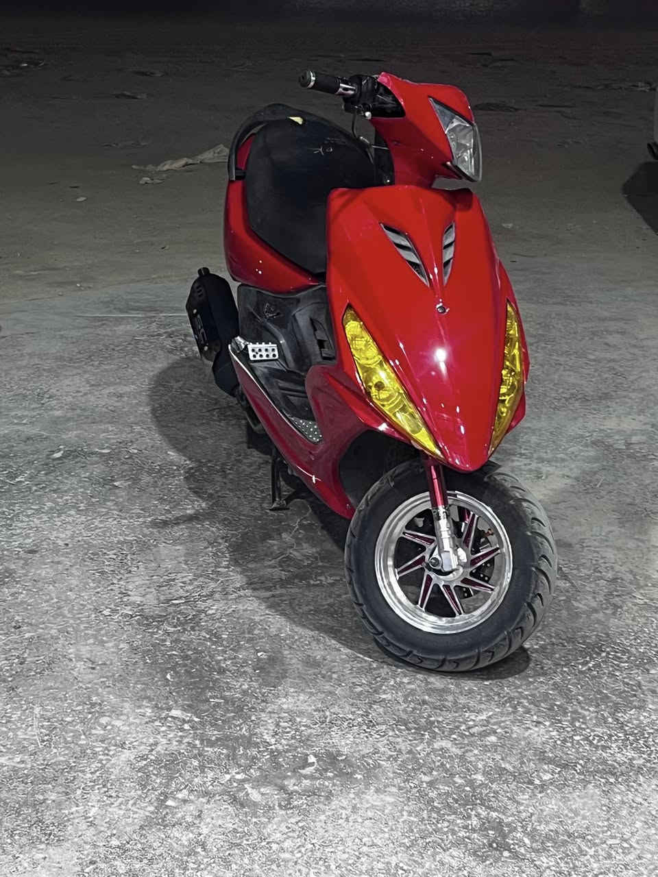 ماكس مضلع للبيت ، دراجة مرتبه و مزوده تزويد خفيف و ترتيب خارجي رياضي ، دبلات امامي رياضي ، دبلات خلفي رياضي ، صالنصه رياضي ، مبرمجة طلقات  + عقل رياضي وياها و عقلها الوكاله ، و ثنينهن شلعه و معدل و طلقات ، لايت زرع ، عده اللوان بي ، مزوده بوشه ٥٥ ، شوته رياضي ، كهربائياتها كلها شغاله ، سعرها ٥٠٠ و بيها مجال حك الجية ، العنوان شارع المطار الجديد . 
للتواصل *********** 
او الخاص مفتوح
