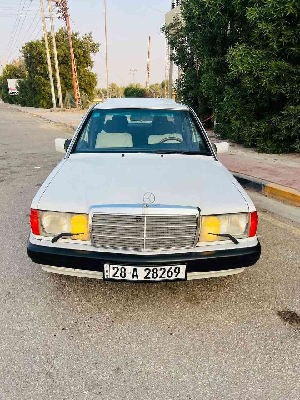 للبيع مرسيدس E190 (طيارين)
موديل 1989

🔧 المحرك:
 • مكينة 260
 • 6 سلندر (مكينة بلاد)

🚗 حالة السيارة:
 • السيارة جاهزة فول مواصفات
 • شغال ABS
 • دبل هورن
 • أريل كهربائي
 • حدادية جديدة
 • تخم تاير جديد
 • كهربائيات كلها شغالة
 • باتري جديد
 • السيارة جاهزة على آخر حباية
 • مكفولة من الحادث القوي
 • بيها صبغ قطع فقط
 • رقمها إنگليزي 
 • سنوية 30
 • باسمي تحويل ثاني يوم

💰 السعر: 68 وبيها مجال بسيط
📍 العنوان: النجف الأشرف
***********
