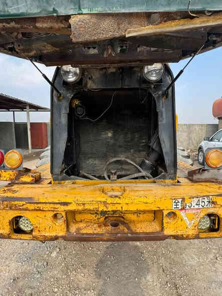 للبيع للبيع
شفل نضيف مايفتح
موديل ١٩٩٨ معلى  حجم ٦٥
قليج
بسمي
السعر ٤شده وبيه مجال رقم الهاتف ***********
