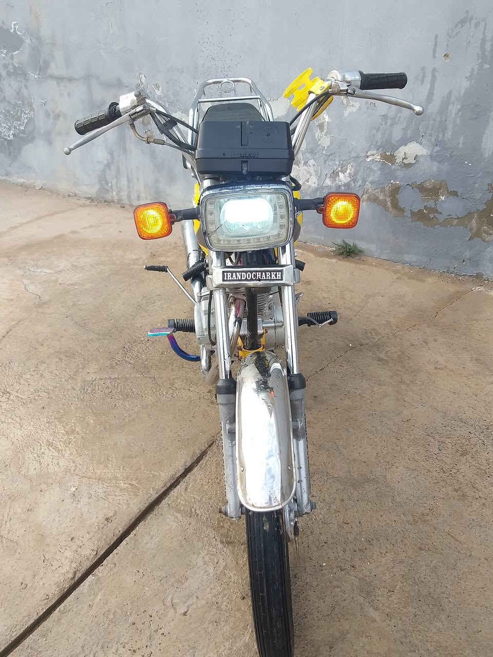 اراشه شاصي ١٩ مكينه ٢٢ أوراق كامله وداخله كمرك مدفوع الدراجه خير من الله ناعمه وخرسه وكهربائيات شغله سعرها ٤٠٠ وليها مجال مكاني ديال شهربان ***********
