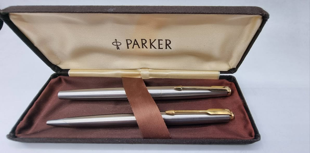 تحية طيبة  ،،،
#سيت_اقلام_باركر_فالكون_50 PARKER FALCON 
            الصنع  : امريكي #اصلي  ، MADE IN USA  ، 
        إنتاج #قديم  ، بالعلبة #الأصلية  ، تصميم مميز جدا  ، 
 مصنوع من #الفولاذ مقاوم للصدأ مصقول #ستانلس_ستيل ،
السعر :  135 الف ، 
يوجد توصيل  .


**إذا كنت صاحب هذا الإعلان وتريد حذفه لأي سبب، رجاءا أرسل رسالة إلى الدعم الفني**