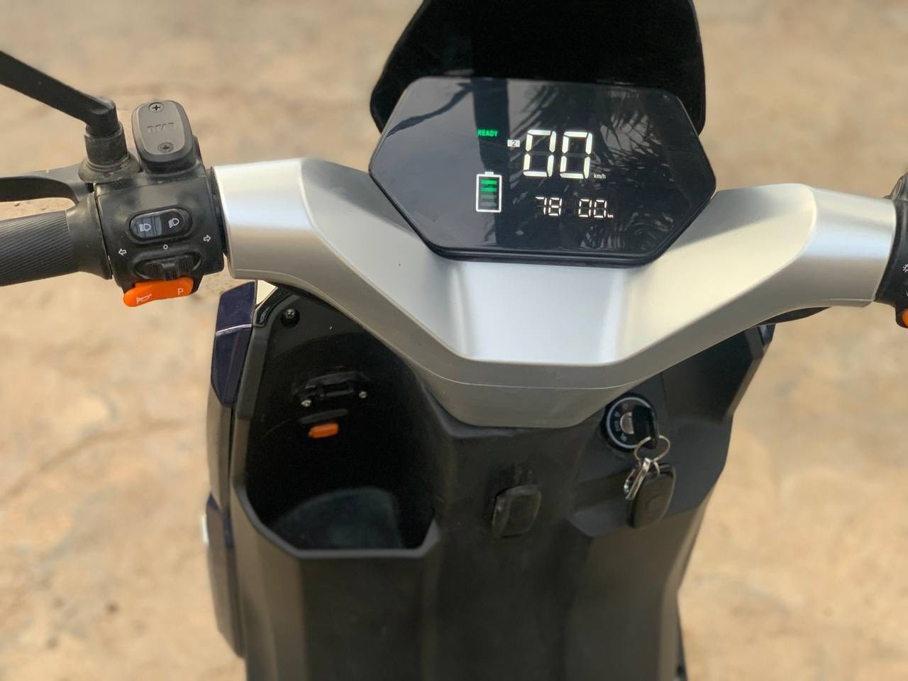 دراجه شحن للبيع
نظيفه كلش واستخدامه قليل 
بطاريات عله فحص وبي مواصفات هواي
سويج+بصمه2
تبديلR
ودبل اشاره والباقي تجي وتشوفه 
سعره700وبي مجال بسيط 
رقم: ‭0782 137 8829‬
