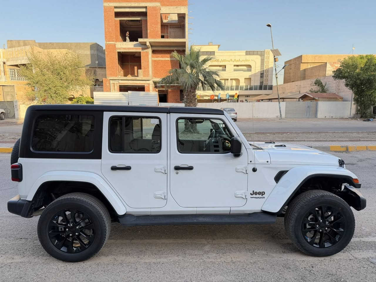 جيب رانكلر 4Xe 2023  صحارى وارد امريكي

Jeep Wrangler 4Xe 2023 2.0L 4

حجم المكينه : 2000 تيربو + هايبرد + هجين شحن خارجي
المسافه المقطوعه : 14 الف كيلو     
                      الضرر :  صبغ بنيد   
                   الايرباك :دركه+ دشبول

المواصفات 
1.قماره تتفصخ اصير كشف
2.بصمه 
3.لوكير
4.كشافات 
6.شحن خارجي
7.بكلايت لد 
8. شاشه
9.دمام خلفي
10.كشنات جلد
 مرقم بغداد  
السعر ؛ الطلب في التعليقات سيأتي اليك مباشرة 
تفاصيل اكثر هذا رقمي *********** تحياتي 

مكاني بغداد
