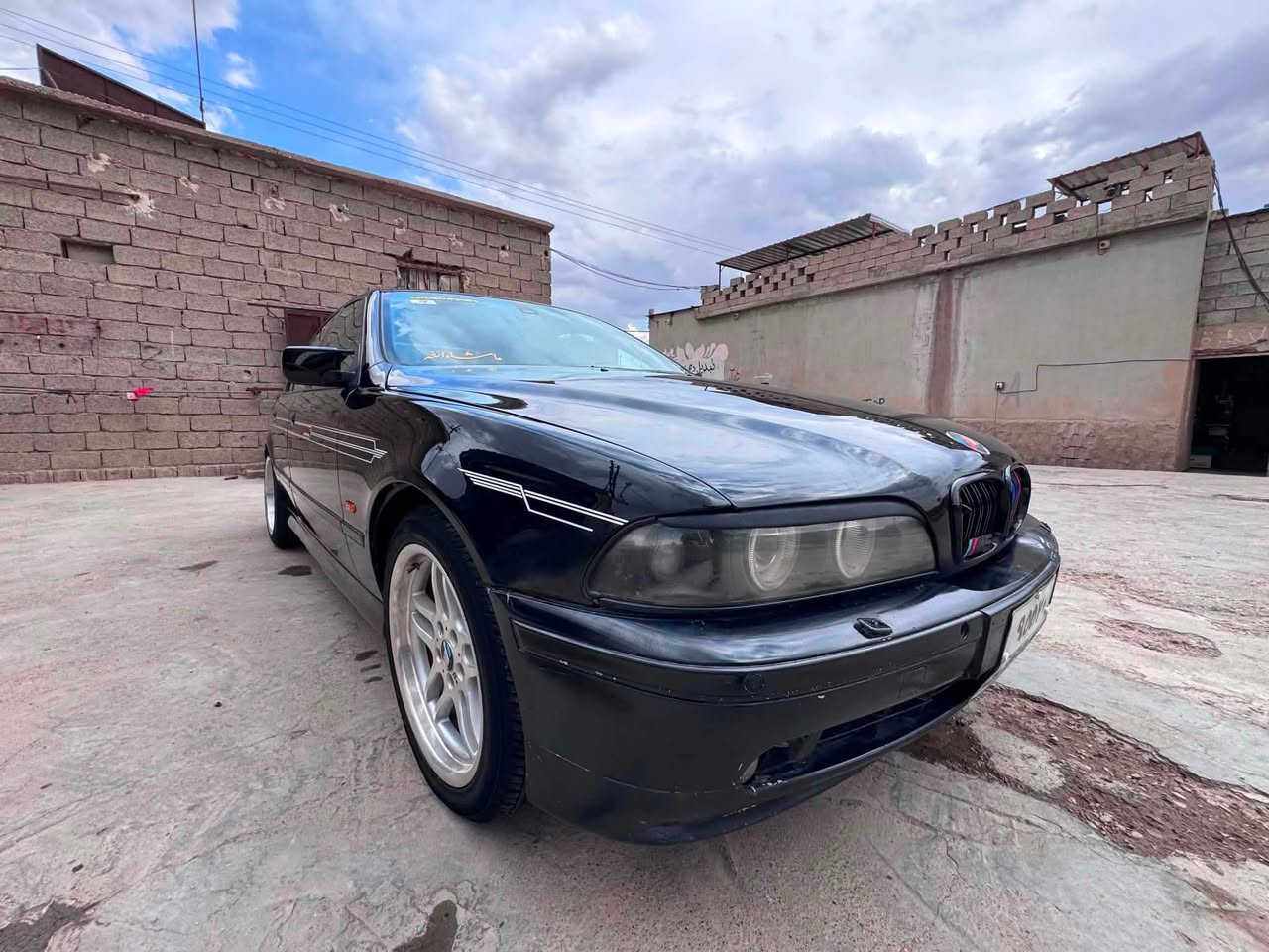 بي ام دبليو 528i موديل 2000
فوول مواصفات سياره جديد رقم اربيل و بسمي تحويل ثاني يوم 
داخل اصفر كراسي جلد و كهرباء و تدفئة سوكان فوليوم سكف سلايت قفل مركزي ٤جامات كهرباء و مرايات خزن + برده و تبريد و تدفئة شغال شرط ويا سلف تبريد ثلج ❄️ 
كير و محرك و كهربائي شرط محرك ٥٢٨بلاد دبل ديجيتال مرقوب تايرات و باتري جديد داخل نضيف داخل اصفر بلادي سياره حلوه بدون مشكله 
مكان سياره : داقوق كركوك 
رقم الهاتف : ***********
سعر ٩٢$ و بي شويه مجال للطيبين
