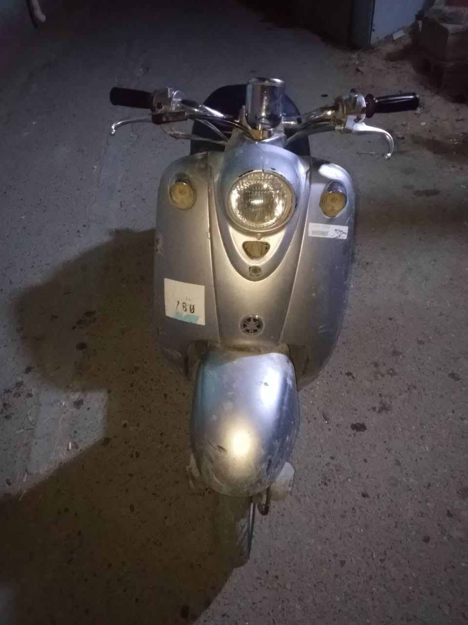 دراجه كلاسك ياماها 60 نص هندر شغاله تايرات جدد مكينه نظيفه اي عيب مابيها المكينه فقط بيها كابريتر تجاريه سرعه معدل خير من الله سعرها 90 عنواني بغداد حي تونس رقمي للتواصل ***********
