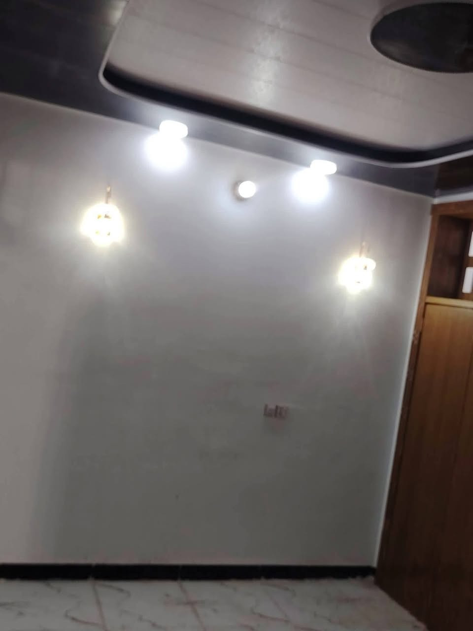 دار للرهن 150طابق ونص متر مقابل ملحق قريه الغدير

عله شارع المطار قريبه للشارع العام بناء نضيف طابو زراعي سند 25 والبيت يحتوي عله ذ3غرف نوم جاهزه للسكن 

يوجود 50متر سعر الرهينه 11 اتصل ***********
