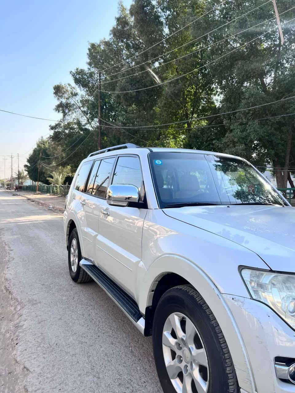 السلام عليكم 
للبيع ميتسوبيشي باجيرو 2015 حبتور فول 1/1 محرك 3.5 ماشية 106 الف كيلو 
المواصفات : 
سلايد 
حساسات خلفية  
كامرة خلفيه 
كشنات جلد 
كشنات كهرباء 
تحكم ستيرن فول وكروز سرعه 
لايتات زينون 
ليد نهاري 
3 قطع تبريد 
مري كهرباء شفط ويا السويج 
دمام خلفي 
 4X4
تايرات جدد
السياره خير من الله السعر18500$ بيها مجال بسيط للاستفسار  *********** مكاني بغداد
