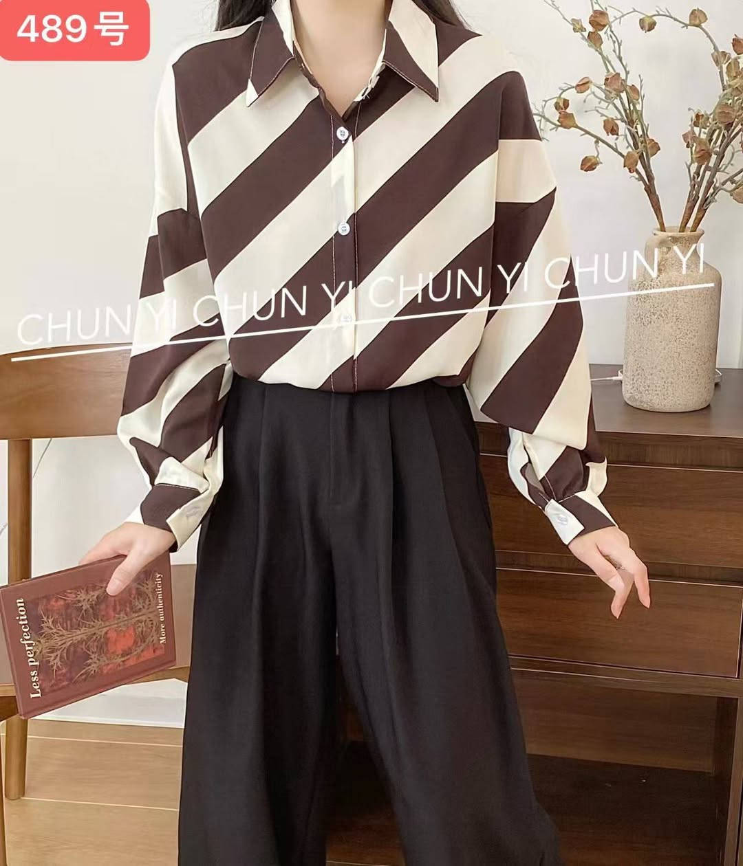 سلام عليكم 
قميص كوري هوه يحجي عن نفسه 
كوالتي عالي خامه راقيه
النزاكه فووووووول🌹
والاناقه فووووووول🥰
كل ماهو جديد لدينا حصرا 2026🌹💚😍🤗  😘😘😘
 اجمل مودلات  🥰 راقي جدا🌷
مجمع نور العيون الامام القاسم ع 
شارع ام عياش بس كولو
 سيد نصر العميدي 
***********♥♥
