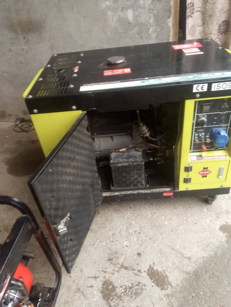 مولد شغال وجديد 8كيفي  سعره  مليون ونص قفل جديد بجيس بسوك سعره 3ملايين امانت الله الي حاب ***********
