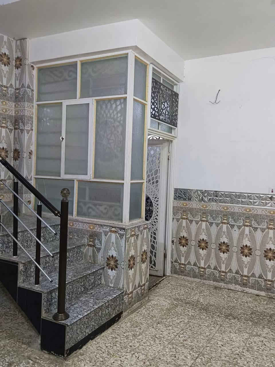 سلام عليكم بيت البيع مبادره مساحه 100 تطلوعه 80 ومطلوب مصرف 55  حي وفاء منطقت لأساتذة تصال او وتساب ***********
