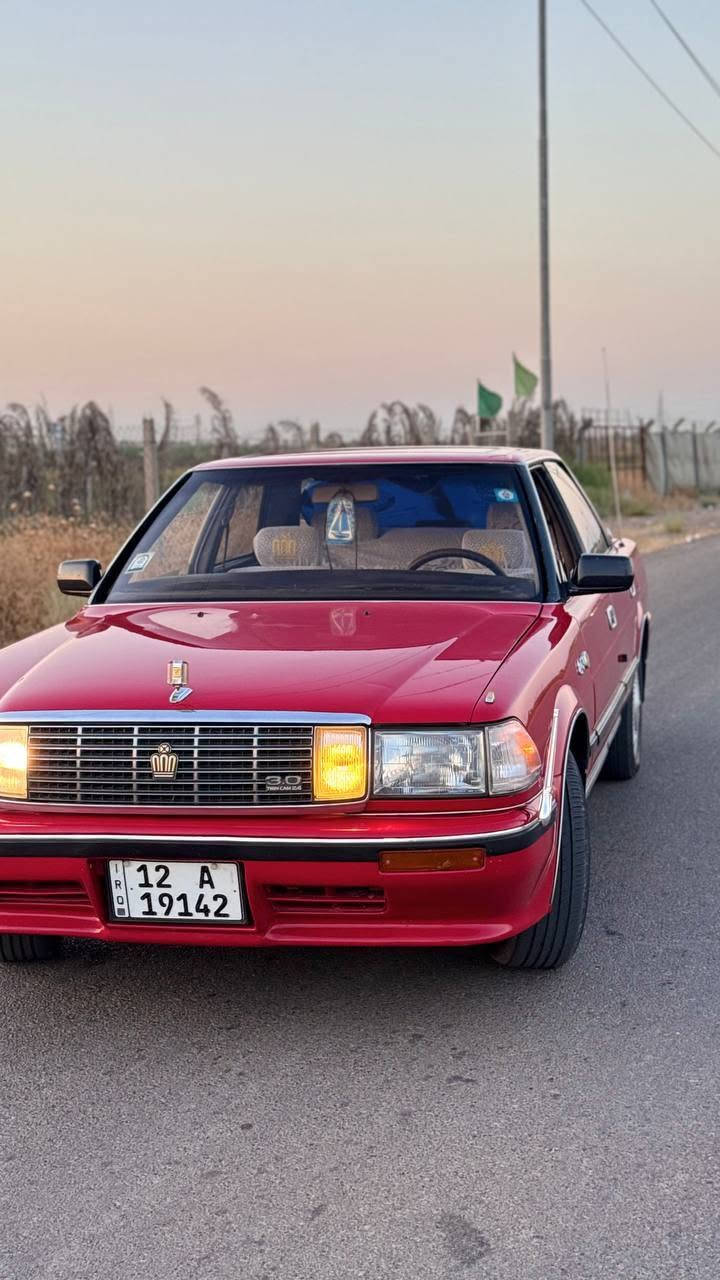​🚗 للبيع:  (سوبر سالون) موديل 1990 🚗
لأصحاب الذوق الرفيع والسيارات النظيفة، معشوقة الجماهير تويوتا كراون (الملكة) بحالة ممتازة وجاهزة للاستخدام.
​📋 المواصفات والخصائص:
​الموديل: 1990
​المحرك: 6 سلندر، سعة 3000 (3.0L) - محرك قوي ونشيط جداً.
​اللون: أحمر مميز (ماروني ملوكي) ولامع، مع سقف أسود مميز.
​الداخلية: نظيفة جداً وبحالة بلادها مع التغليف الأصلي للكراسي.
​الاضافات:
​فتحة سقف (سلايد روف).
​ويل سبورت الأصلي ونظيف جداً.
​إريال (antenna) خلفي بلادي شغال.
​حدادية جديده وسياره جاهزه
​السعر والتفاصيل القانونية (الرقم والسنوية والهزة) يرجى التواصل لمعرفتها.
​السيارة مسواية وجاهزة، ما تحتاج أي مصاريف، دير بنزين واطلع.
​📞 للتواصل والاستفسار:
​المكان: صلاح الدين / الدجيل 
​رقم الهاتف: ***********
