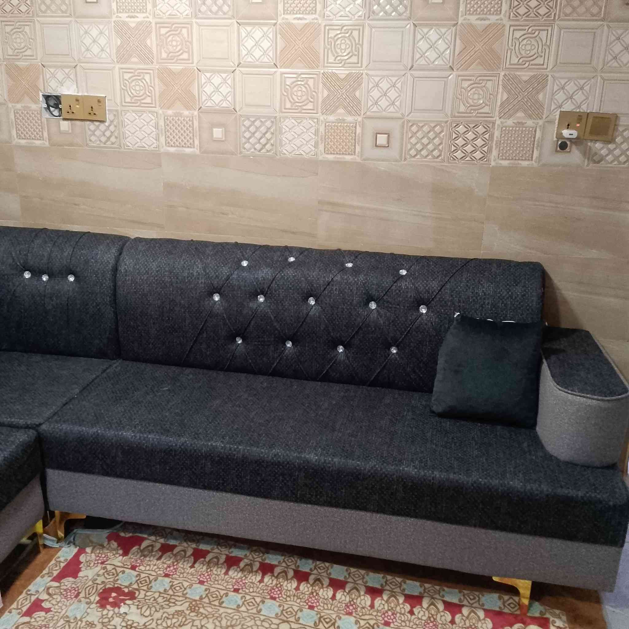 ديوان 10 مقاعد مستعمل شي قليل اي ضرار مابي اخو الجديد بسعر مناسب اي استفسار على خاص او على واتساب ‏‪***********‬‏
