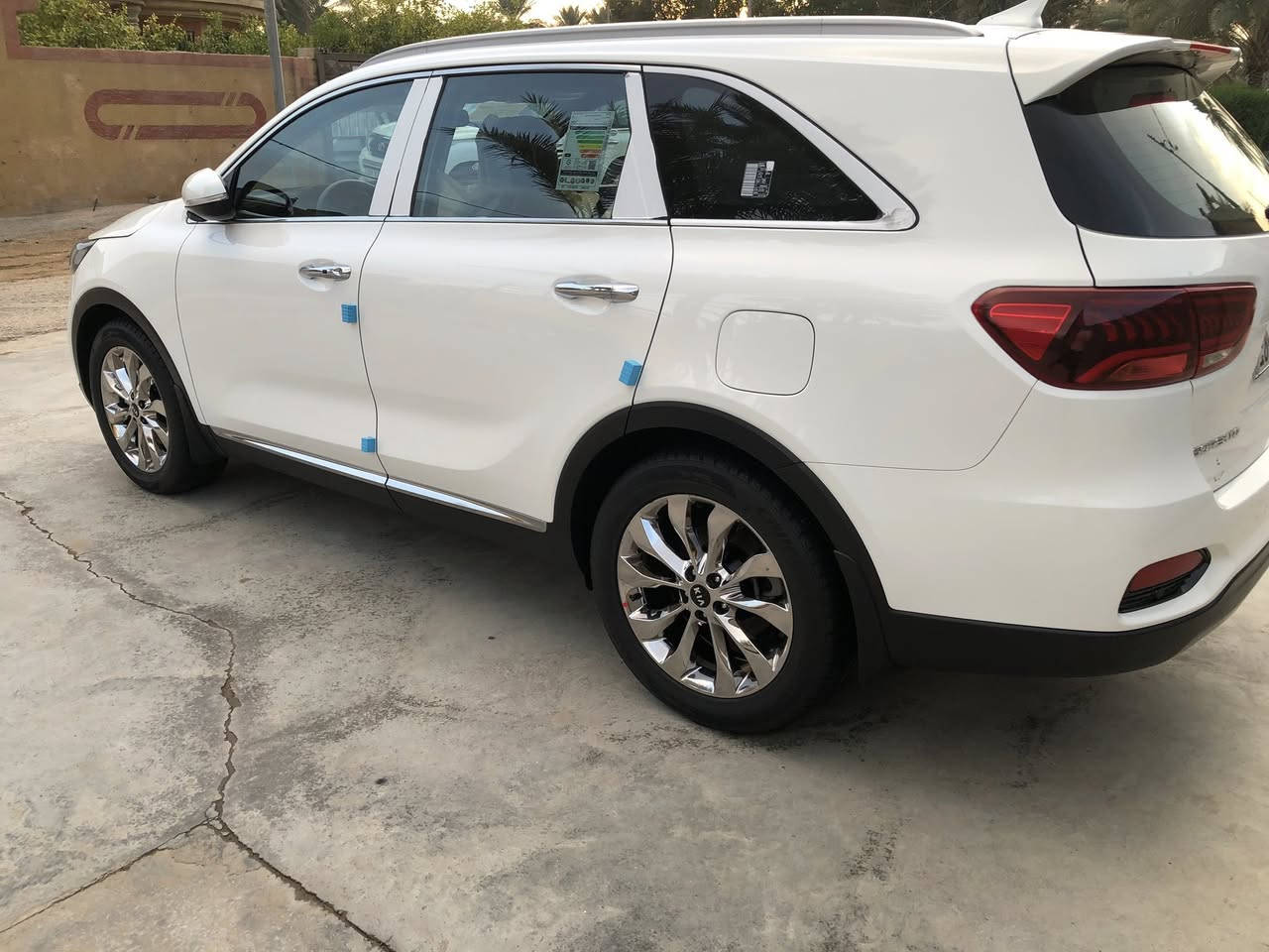 سلام عليكم
سورنتو  2020
مكفوله كفاله عامه ماشيه63 الف  
تحكم ستيرن  جهتين 
كشنات كهربائيه 
شاشه جبيره 
كامره دواره 
جنطه كهرباء 
اريل انفكش 
مكينه 3600  سته ستلندر 
ويل 20
تبريد تلاث قطع 
برده خلفيه 
فول مواصفات ما عدا الفتحه   
السعر اتصل وبيك خير ودلل 
رقم الهاتف ***********
