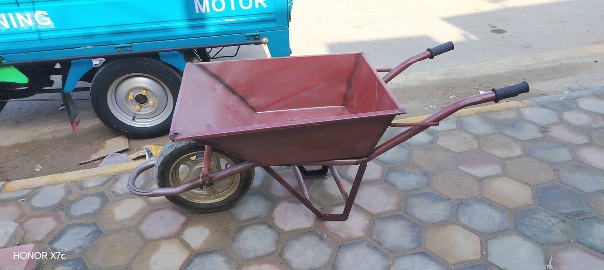 تحطيم لاسعار بس يمنه عنوان جامع جعفر الطيار مجاور صيدليه ميار
*تانكي 500لتر.   ب25
*تنور وسط.       ب25
*عربانه تسكام.    ب25
*درج 5بايه.          ب25
*مغسله ايراني كبير ب15
*سخان ملك الطحان صغير. 25
* سخان كبير ب50

وكل لهلا بيكم 
للتواصل ***********
