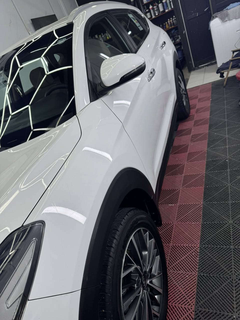 توسان ٢٠١٩  خليجي شركه كاصد مكفوله من صبغ والبارد والتبديل ماعدى رصعتين جديده سياره حتى دعاميات بلاديه حساسات امامي وخلفي وكامره خلفيه ومري شفط وبصمه وسايد بريك بالرجل كشن سائق كهرباء ومرايه داخليه اتو دم مري شفط ومحرك ٢٠٠٠ دوش كير ومحرك وصدر بلادي ممفتوح  تخم تاير  وبالعافيه ع ياخذه مكانه بغداد شارع فلسطين والسياره باسمنه والشراي يتصل ع رقم *********** والسعر ٢٠٣
