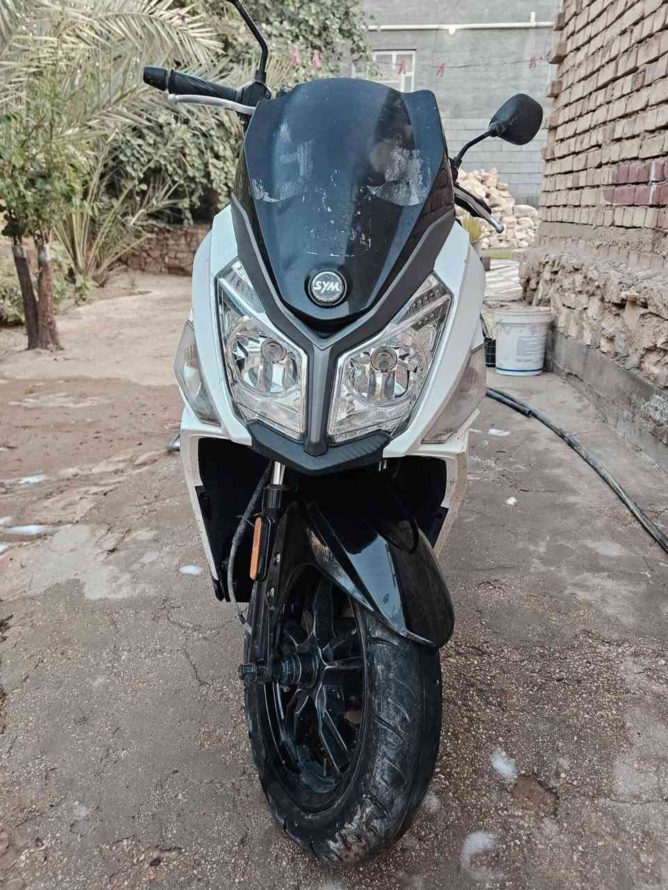 سلام عليكم دراجه سايم رص. للبيع دراجه نضيفه مثل ماواضح عندك بل صوره دراجه نشطه مال جناي اي نقص مابيها تجي تنكره صلف وتاخذ دراجه بيها سنويه باقي على استلام لوحات محرك 2000 تجي اجيك وتاخذ اي ستفسار على رقم ***********
