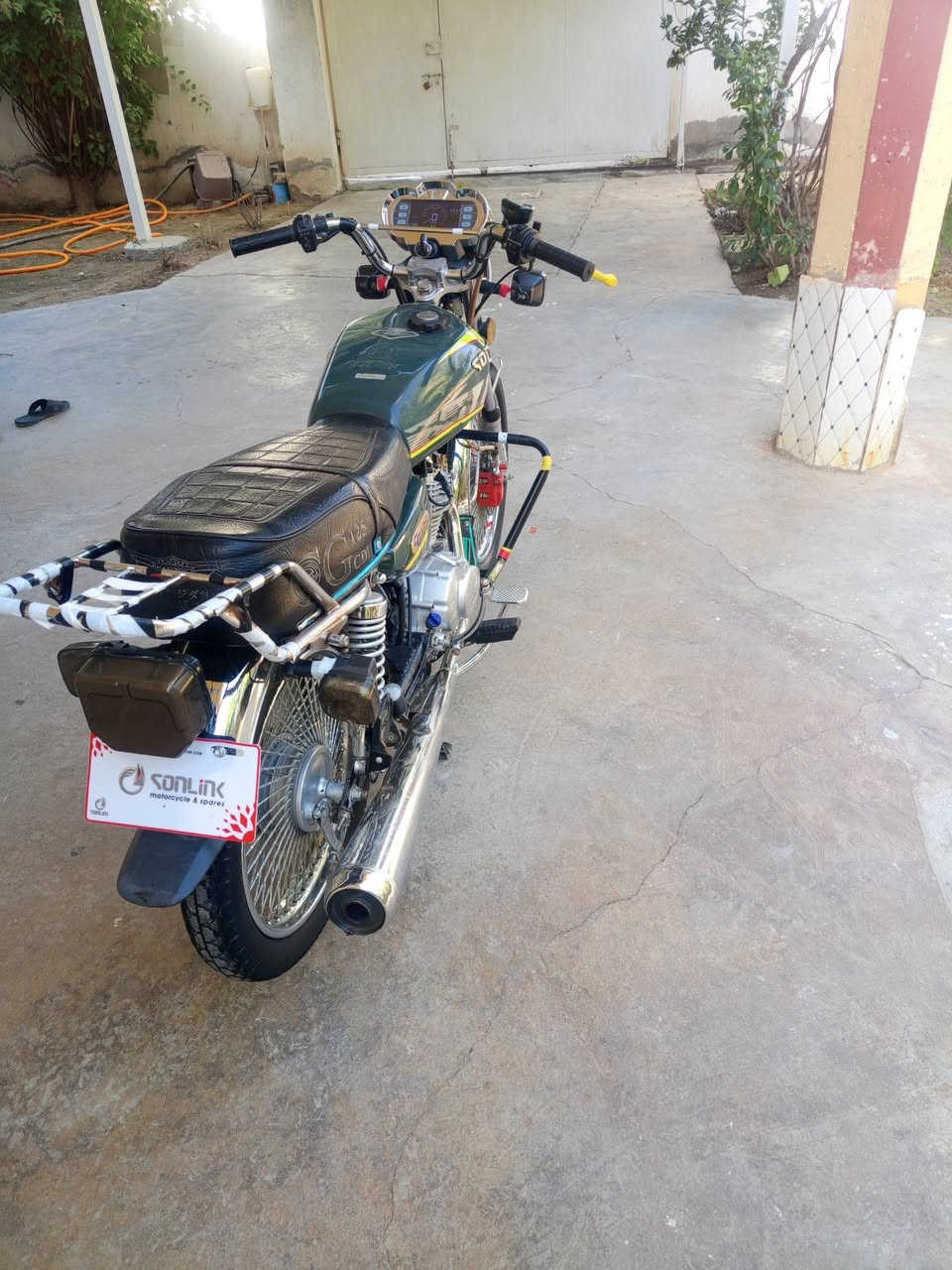 سلام عليكم دراجه مديل 2024 مكينه كفاله عامه أي نقص ما بيه دراجه ما داكه الف كيلو متر للبيع مكاني ديالى كنعان***********
