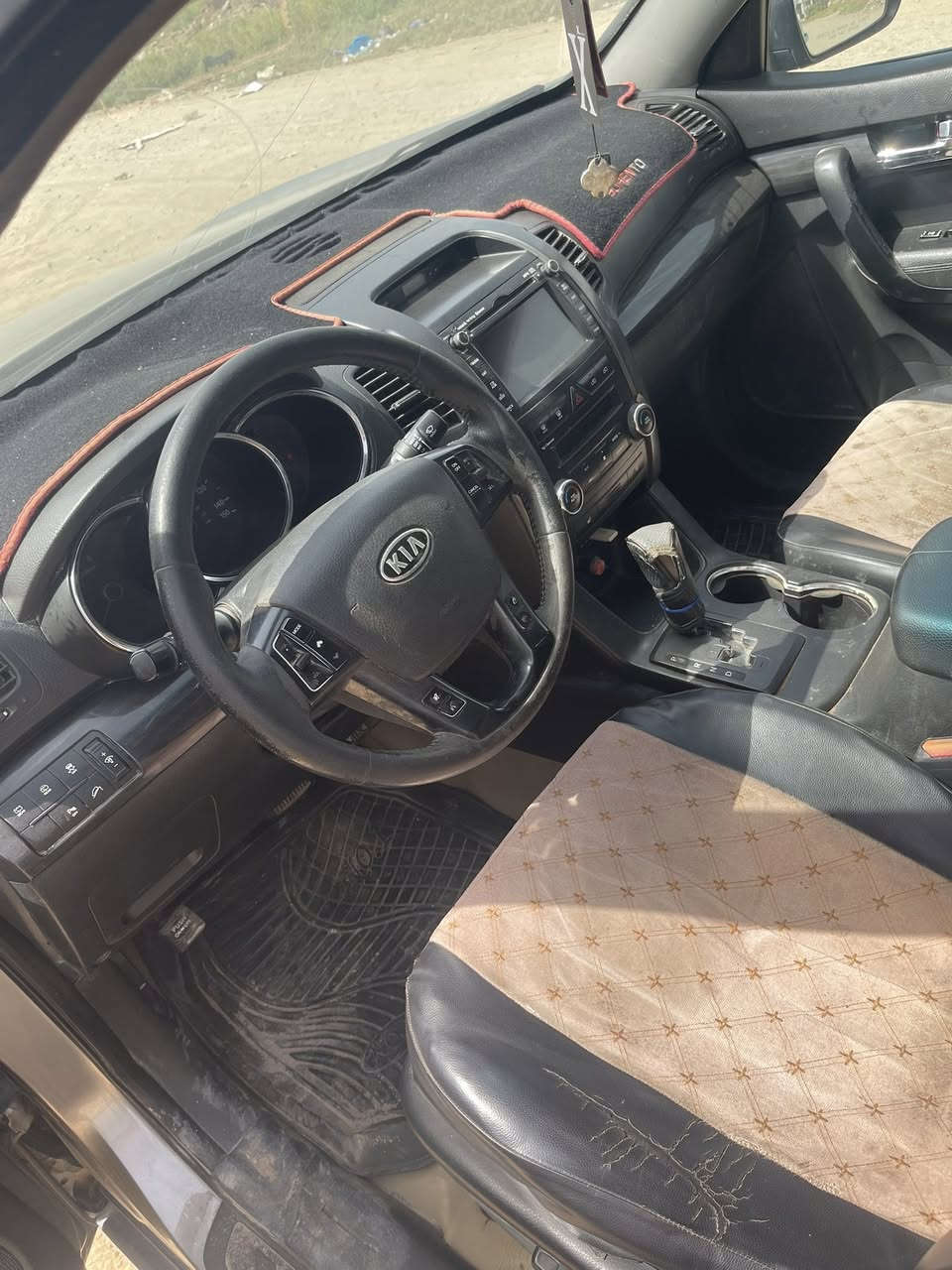 السلام عليكم للبيع كيا سورينتو 2011 وارد أمريكي حادثها جاملغ خلفي السيارة مواصفاتها معروفة فول عدى البنوراما كشنات جلد شاشة بصمة ويالة كروم رقمها ديالى لون السيارة نفطي مكان السيارة ديالى بعقوبة رقم صاحب السيارة ***********
