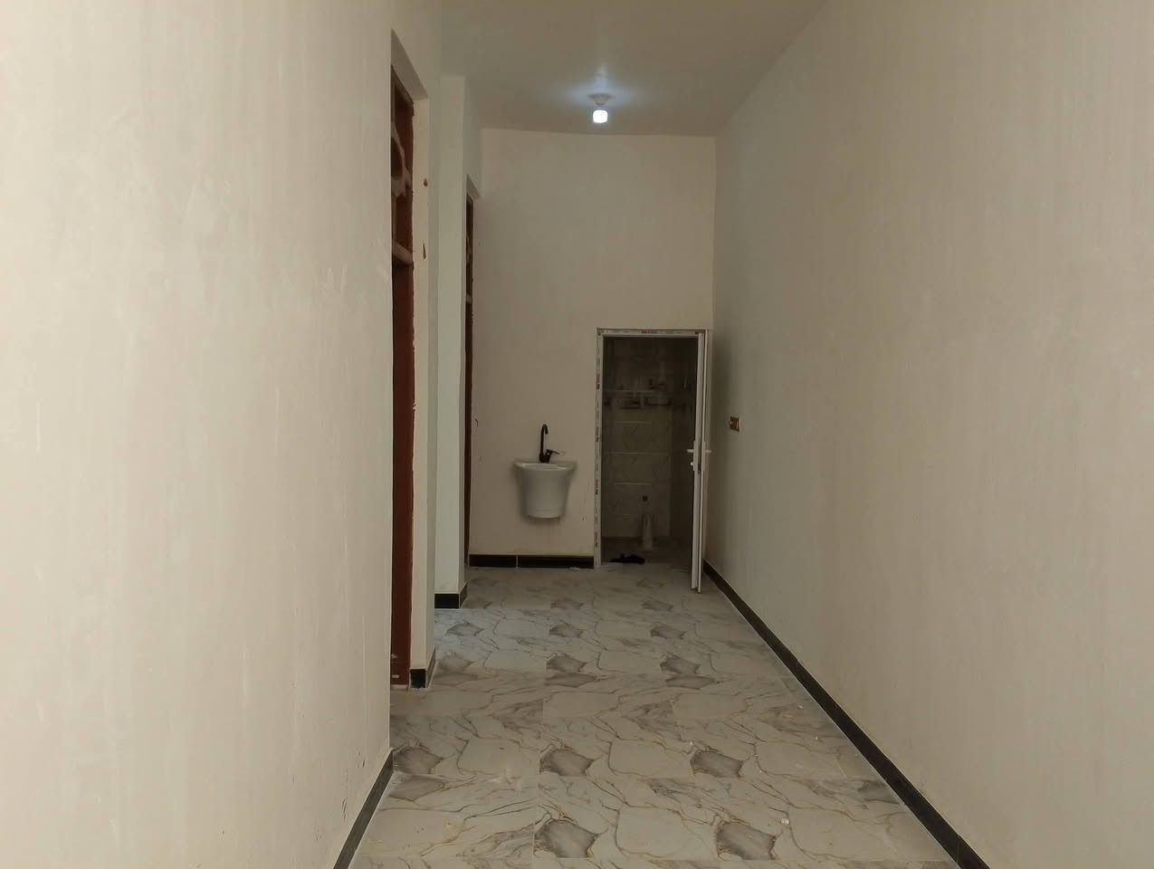 دار للبيع مساحته 150متر 🟦 بناء حديث غير انت 🟥 يحتوي على غرفتين نوم وهول ومطبخ واستقبال وصحيات داخلية وخارجية وگراچ 🟦
⬅️مبني من الطابوق 🔳
⬅️السقف صب كونكريت 🟥
⬅️الارضية والجدران سيراميك 🟦
⬅️نوع العقار طابو زراعي مرقم 🔲
♦️♦️بناء حديث غير مسكون ♦️♦️
السعر//55 مليون قابل للتفاوض ⏺️
العنوان//كوت --حي الحكيم الاولى-- شارع گاله 🔲
للاستفسار الاتصال على الارقام التاليه⬇️⬇️ 
📳📳*********** 📳📳
📳📳*********** 📳📳
📳📳*********** 📳📳
مكتب دلالية اهل الديرة للعقار 🏨🏨
