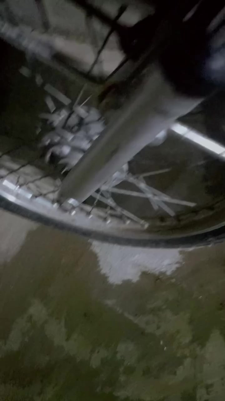 سلام عليكم شباب دراجه لبيع ايراني عوزها بس مكينه وشكن تعميره غراض جدد سعر 175 بيها  مجال رقمي ***********
