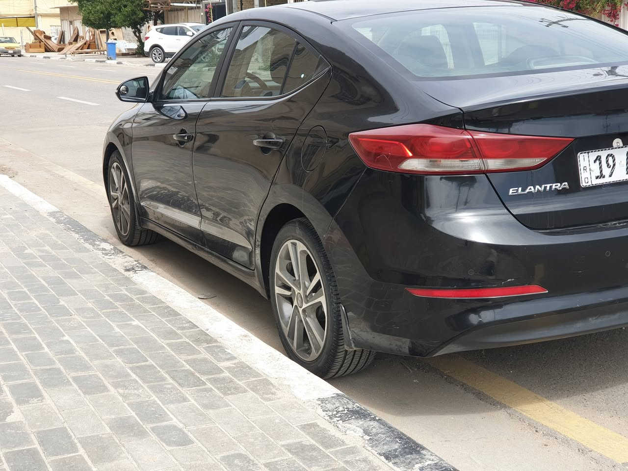 النترا 2018 خليجي رقم كربلاء الدولي ب اسمي تحويل ثاني يوم سنويه وهزه جديده
محرك 2000 دوش ع وضع الشركه 
كير اوتو + عادي ع وضع الشركه
تبريد ثلج حداديه جديده
تخم تاير جديد + باتري جديد
السياره عليه ادامه كامله وجاهزه مال جناي
السياره بيه بنيد مبدل بدون داخل وبيه ربع جاملغ خلفي صبغ فقط وبيه سونار 
مواصفات
اشاير ب المري 
قطعتين تبريد
حساسات خلفيه
لايت عدسه + بلوجكترات زنون
شاشه تدعم كار بلي + كامره دواره بلاد
مانع انزلاق + شاشة اعطال
داخل عسلي 
ويل كب كروم 17
ماشيه 182 كيلو مو ميل
مكان السياره كربلاء 
السعر 129 
***********
