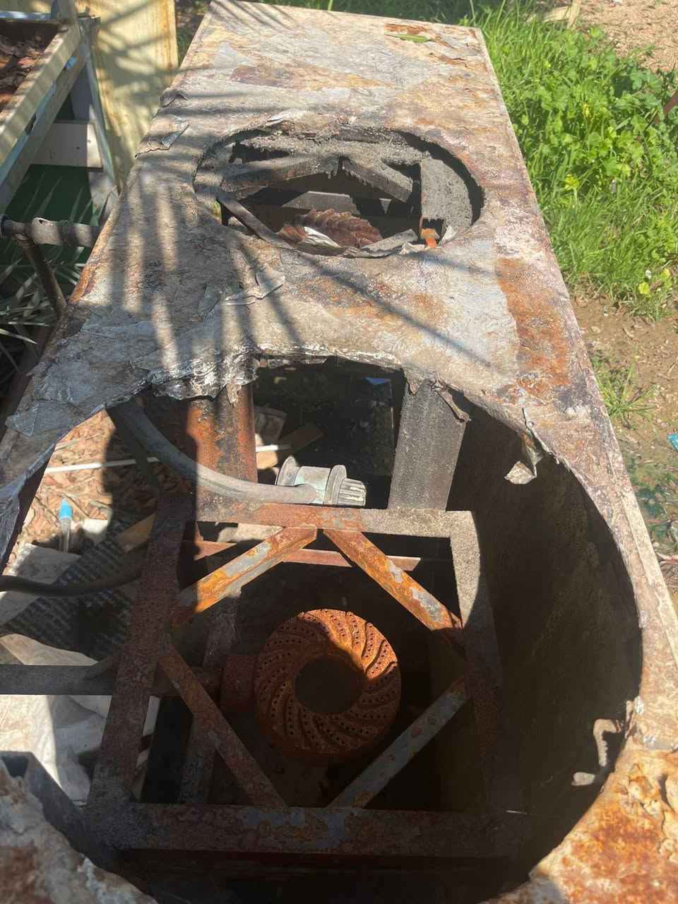 السلام عليكم غراض مطعم كامله للبيع السعر ٨٥٠ الف وكل  الأغراض شغاله مكاني بغداد جسر ديالى الي شراي يتصل على الرقم ***********
