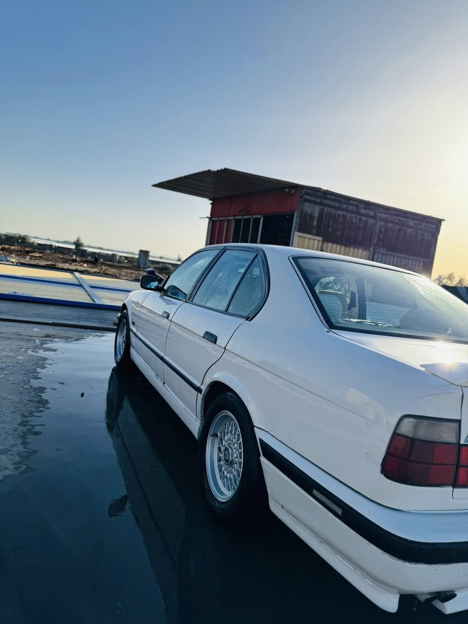 BMW مۆدیل 1994
پێشگەورە یە تەبریتە بەس سلایت نیە 
525 بیلاد تۆماتیک 
دوو پارچەی عیراقی هەیە لەگەل دوو ئەوروپی پێش و پشتی کەپسە 
سەیاروکە بێمەسروفە تەقەو رەقە بەشەرت 
گێر و مەکینە بەشەرتە  
سبارەت بەسعرەکەی 68 وەرەقەو تۆزەک مەجال هەندەک غرامەی لەسەرە لەپاش معامەلەی دەدرێتەوە  
ژمارەی مۆبایل ***********
یان نامەبنێرن خزمەتان دەکەم
